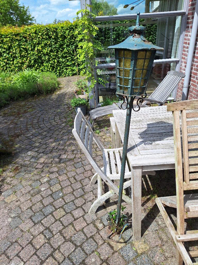 GRATIS staande buitenlamp gietijzer, Tuin en Terras, Buitenverlichting, Ophalen, Gebruikt, Staande lamp, Netvoeding