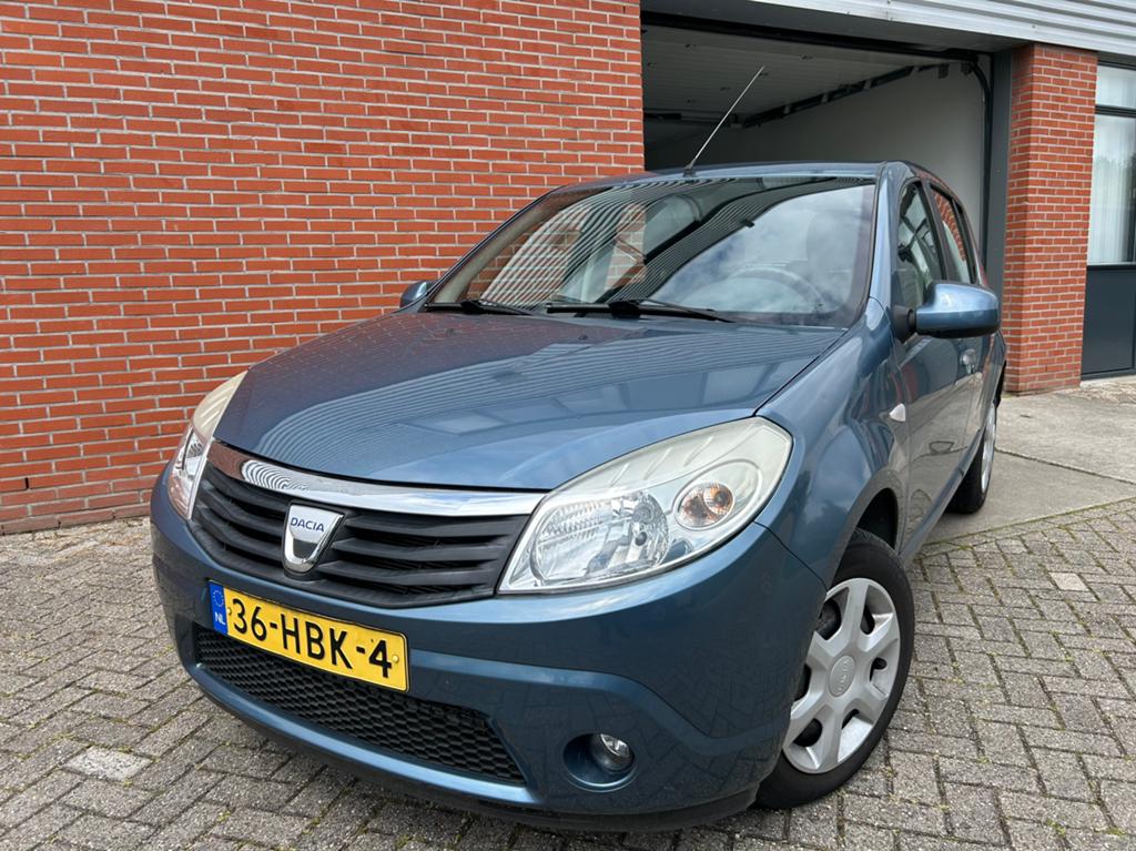 Uniek, slechts 27.480km&NAP 1e eigen. Dacia Sandero 1.6 MPI, Auto's, Voorwielaandrijving, 40 €/maand, 4 cilinders, Met garantie (alle)