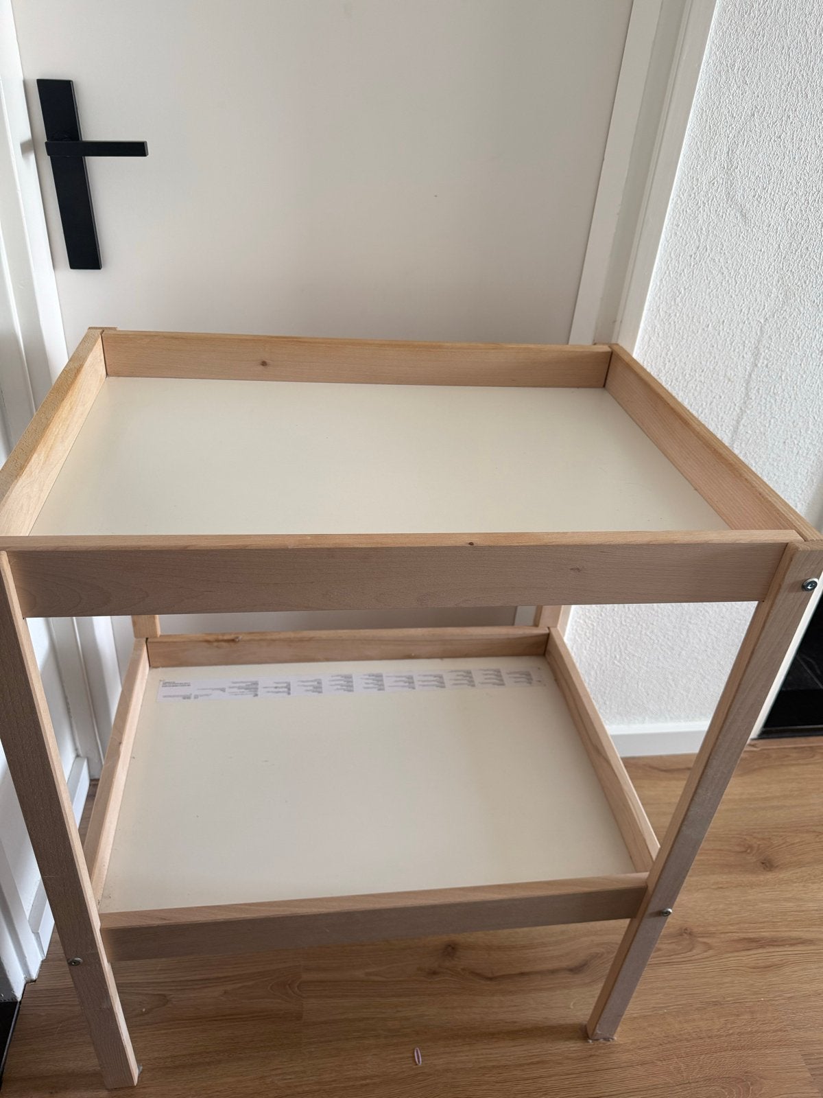 Houten aankleedtafel met twee niveaus sniglar ikea, Ophalen, Zo goed als nieuw, Commode