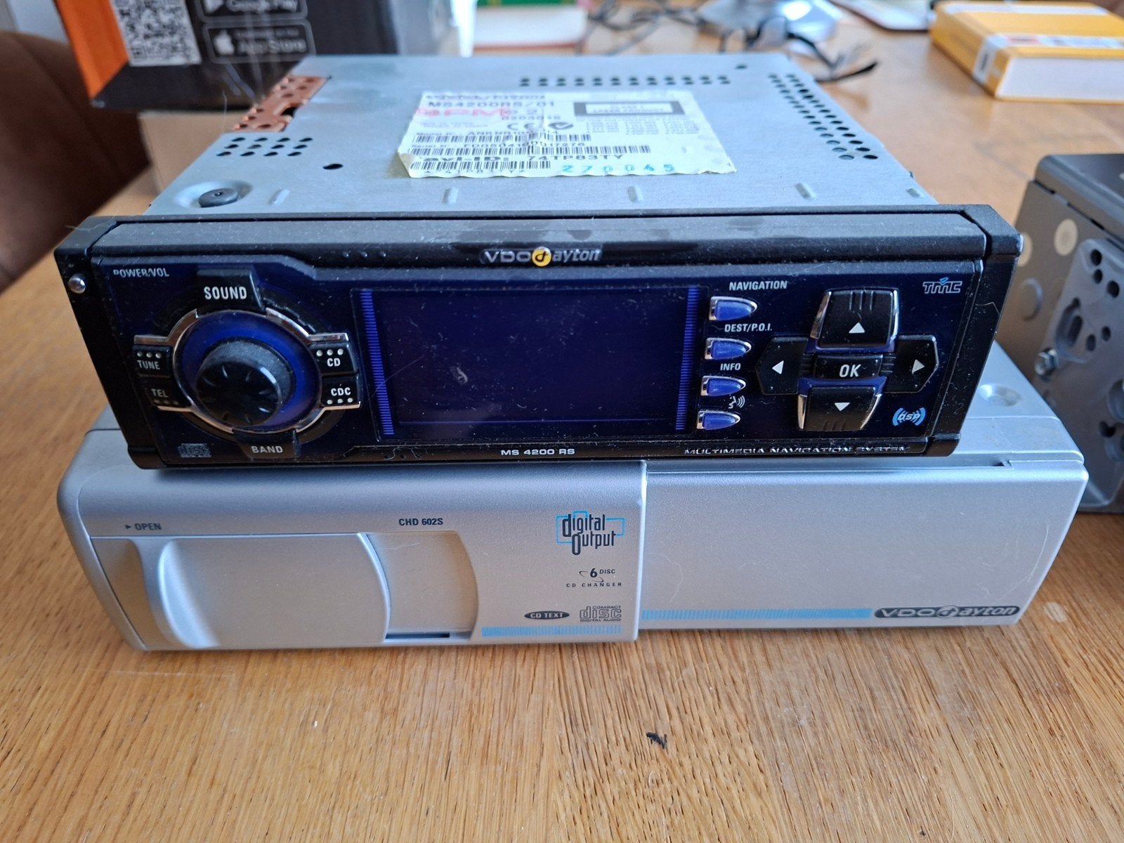 VDO Dayton Autoradio's met CD-wisselaar en navigatie, Auto diversen, Autoradio's, Ophalen of Verzenden, Gebruikt