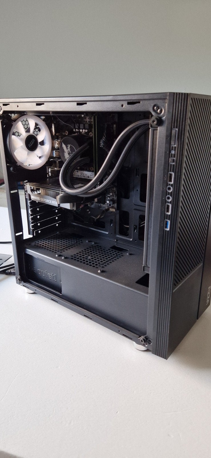 Krachtige Gaming PC met RTX 4060 en Waterkoeling, 1 TB SSD, Zo goed als nieuw, Azza behuizing, Gaming