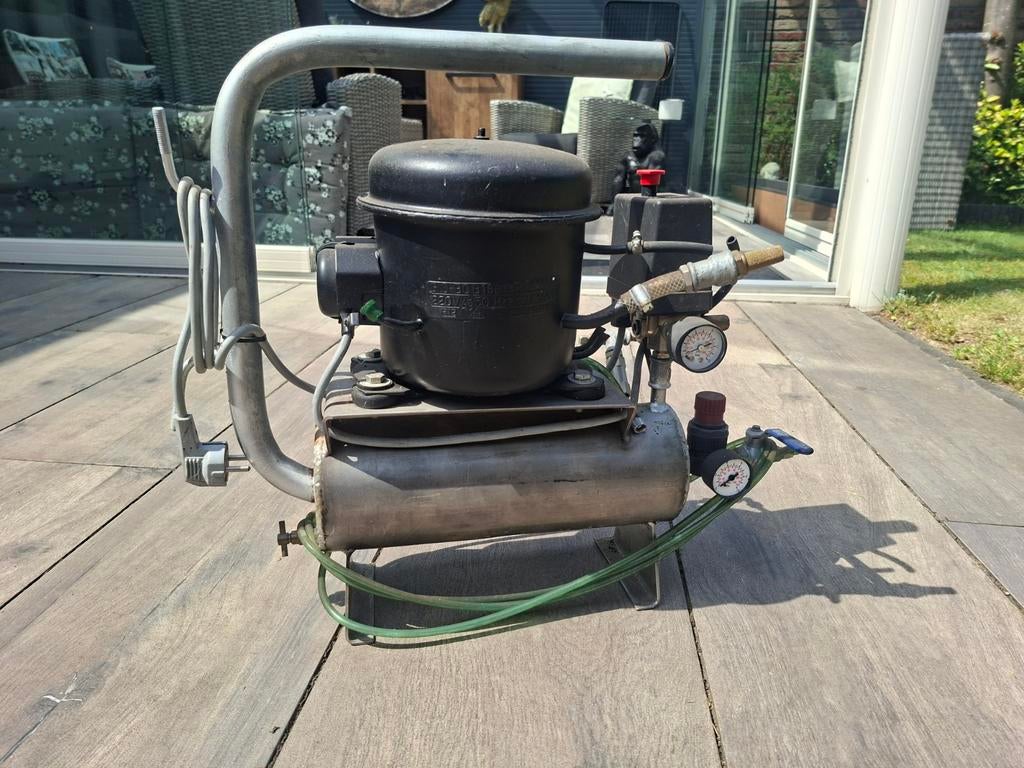 Compacte Airbrush Compressor - Werkende Staat, Doe-het-zelf en Verbouw, Compressors, Ophalen, Gebruikt, Minder dan 200 liter/min