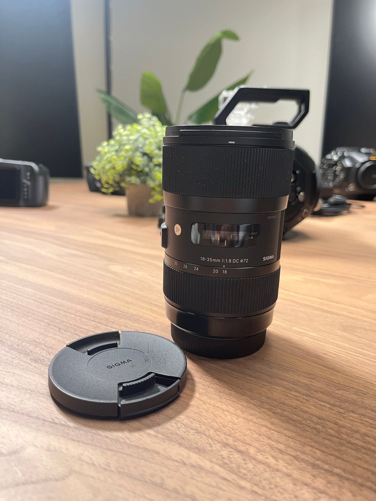 Sigma 18-35mm 1:1.8 DC Art Lens voor Canon EF-S, Foto@sigmabenelux.com, Zo goed als nieuw, Kopraweg 35, 1047 BP Amsterdam, Canon EF-S