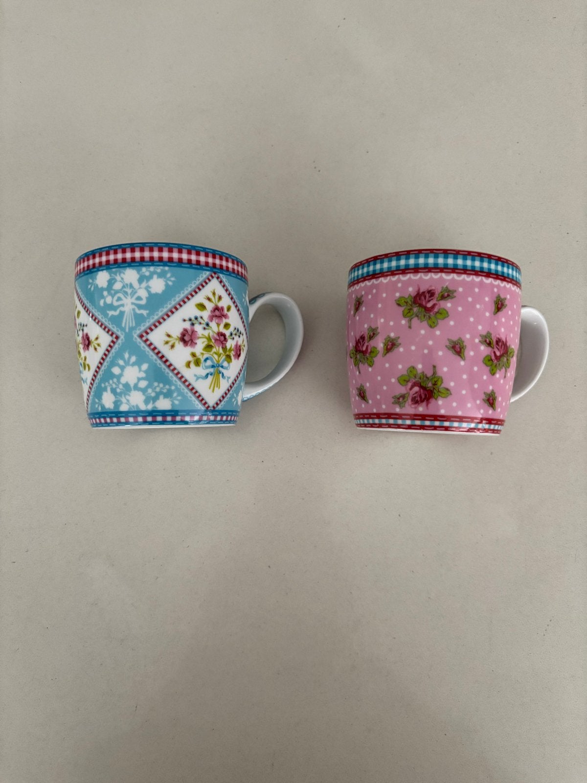 Set van 2 Pip Studio Royal Mugs - Roze en Blauw, Overige typen, Ophalen of Verzenden, Zo goed als nieuw, Steen/keramiek