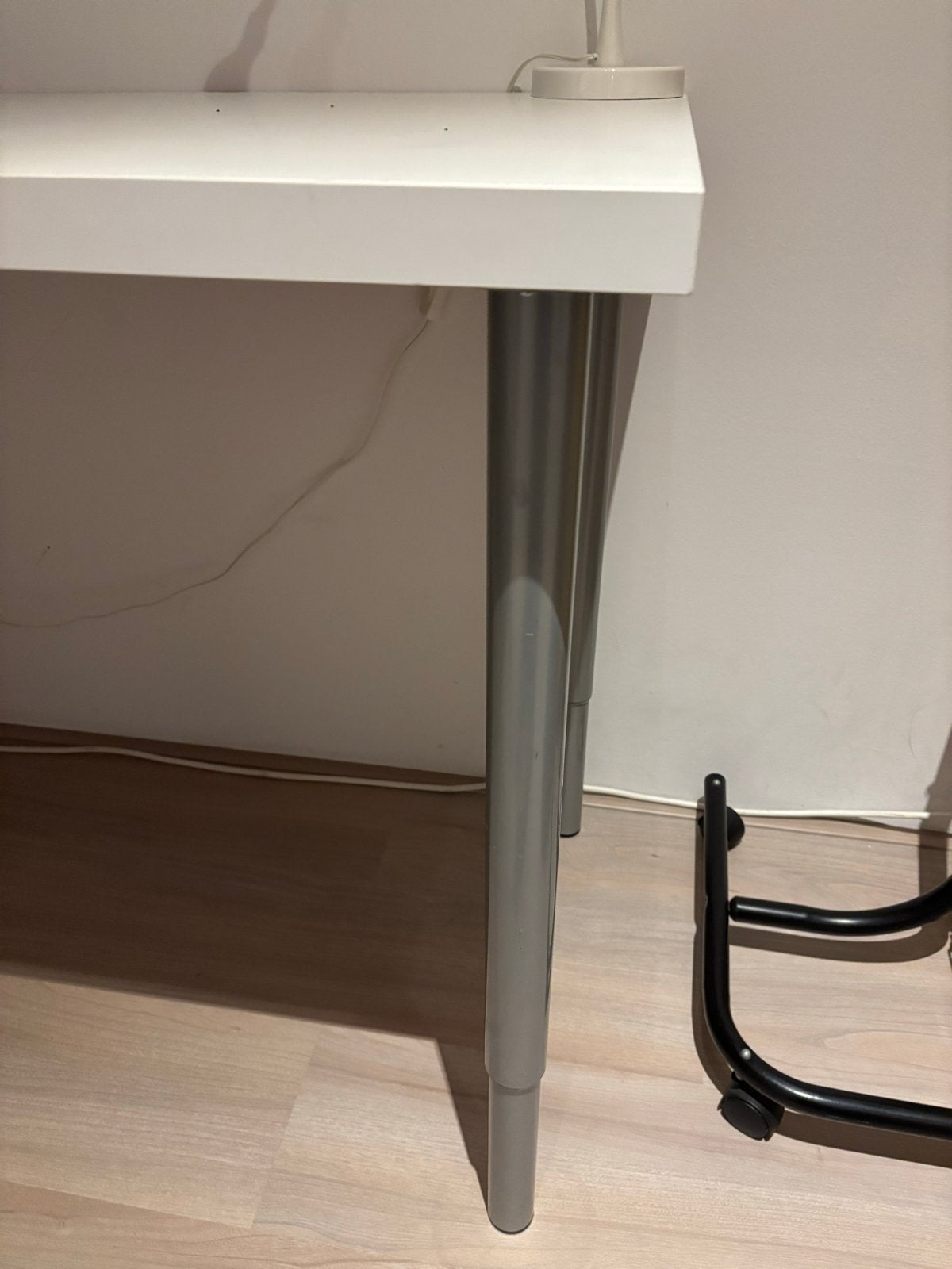 Ikea Wit bureau 120x60 cm met verstelbare poten, Huis en Inrichting, Bureaus, Ophalen, Gebruikt, Spaanplaat of MDF, In hoogte verstelbaar