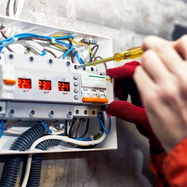 Elektricien gezocht? voor elke elektra klus je vakman!, Diensten en Vakmensen, Elektriciens