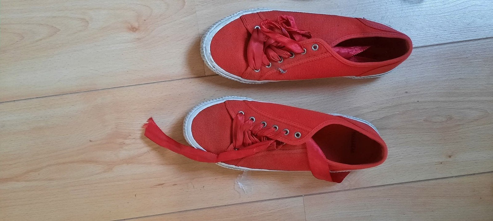 Sneakers rood merk pull&bear maat 39., Ophalen of Verzenden, Sneakers of Gympen, Pull & Bear, Gedragen
