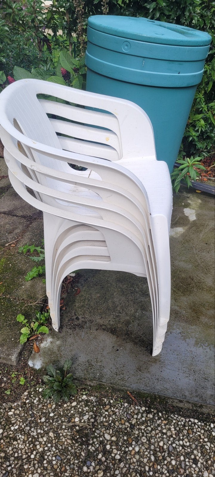 Set van 4 witte kunststof tuinstoelen, Ophalen, Gebruikt, Kunststof, Stapelbaar