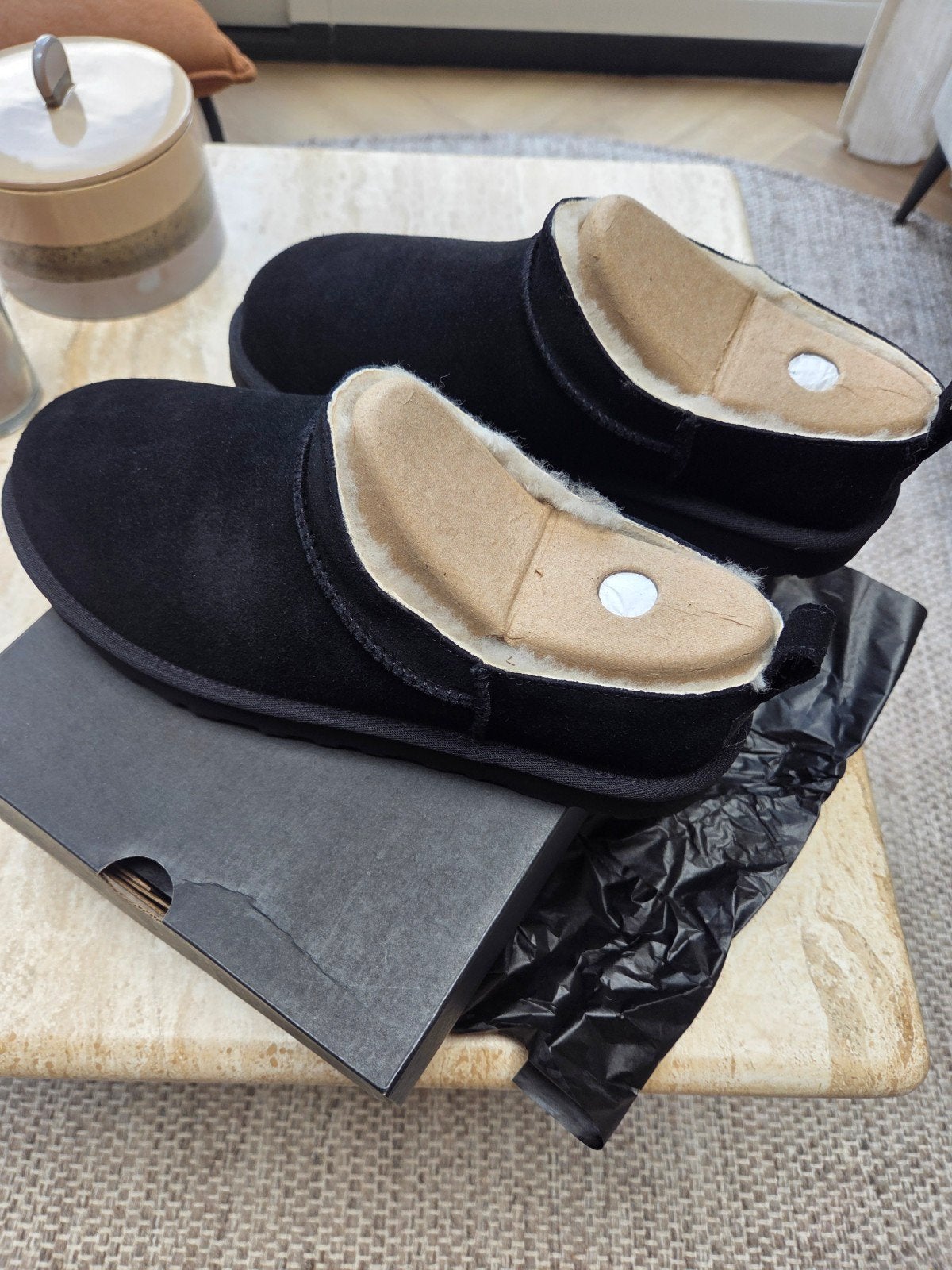 Nieuwe UGG pantoffels maat 44, UGG, Zwart, Nieuw, Ophalen of Verzenden