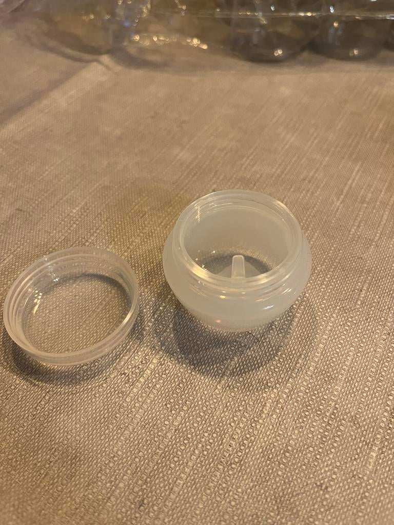 18 nieuwe afsluitbare crème potjes 30 ml, Gehele gezicht, Beige, Nieuw, Ophalen of Verzenden