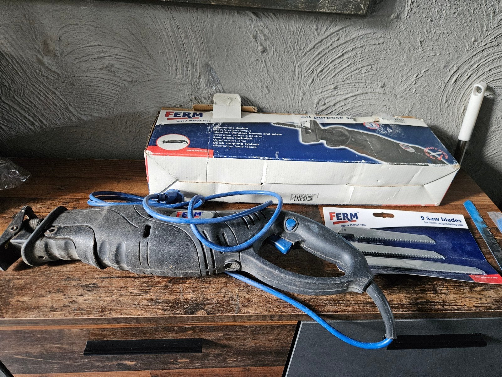 Ferm Reciprozaag FRS-600D met nieuwe zaagbladen, Gebruikt, 70 mm of meer, 600 tot 1200 watt, Ophalen of Verzenden