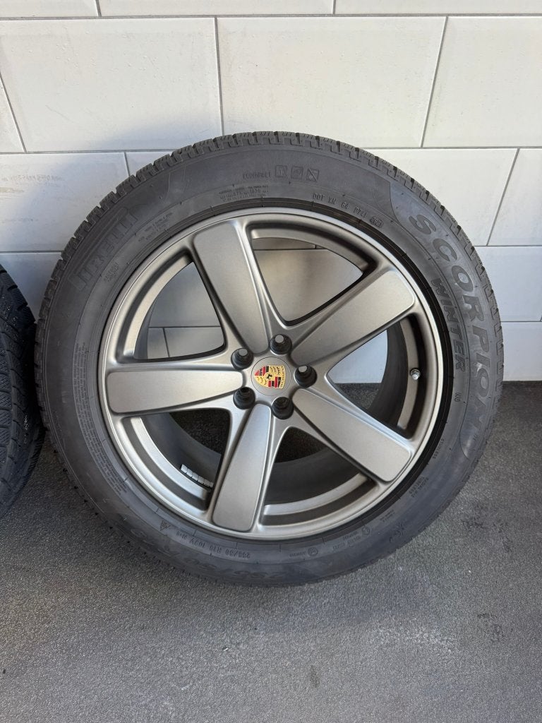 Porsche OEM Macan 19 inch winterset breedset❄️, Gebruikt, 255 mm, Banden en Velgen, Winterbanden