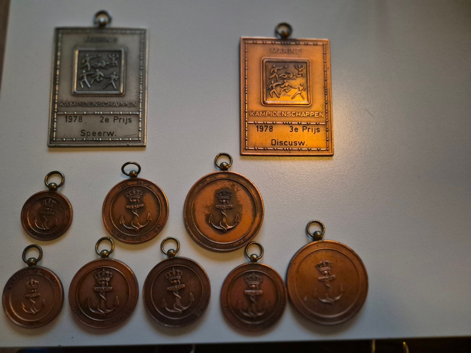 10 vintage Marine-sportmedailles (1966 - 19, Ophalen of Verzenden, Overige materialen