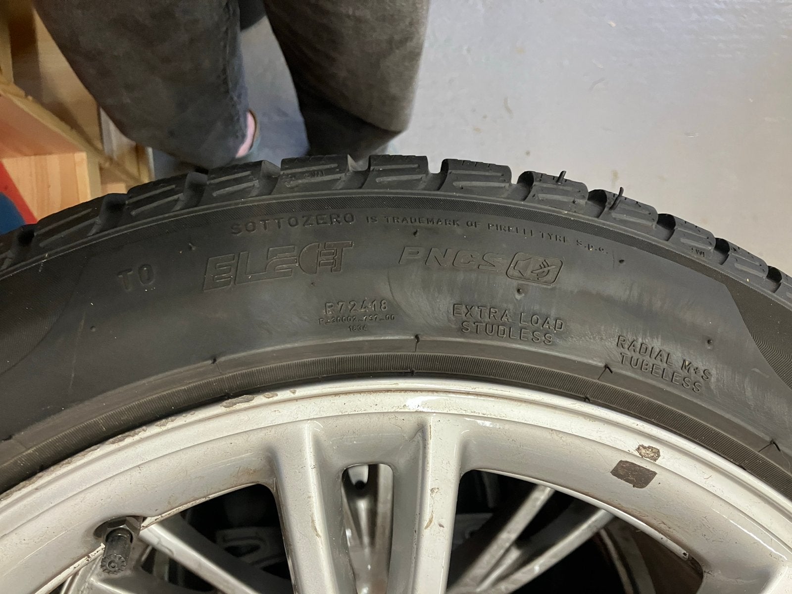 Foto 5 van Winterbanden met velgen voor Tesla Model Y