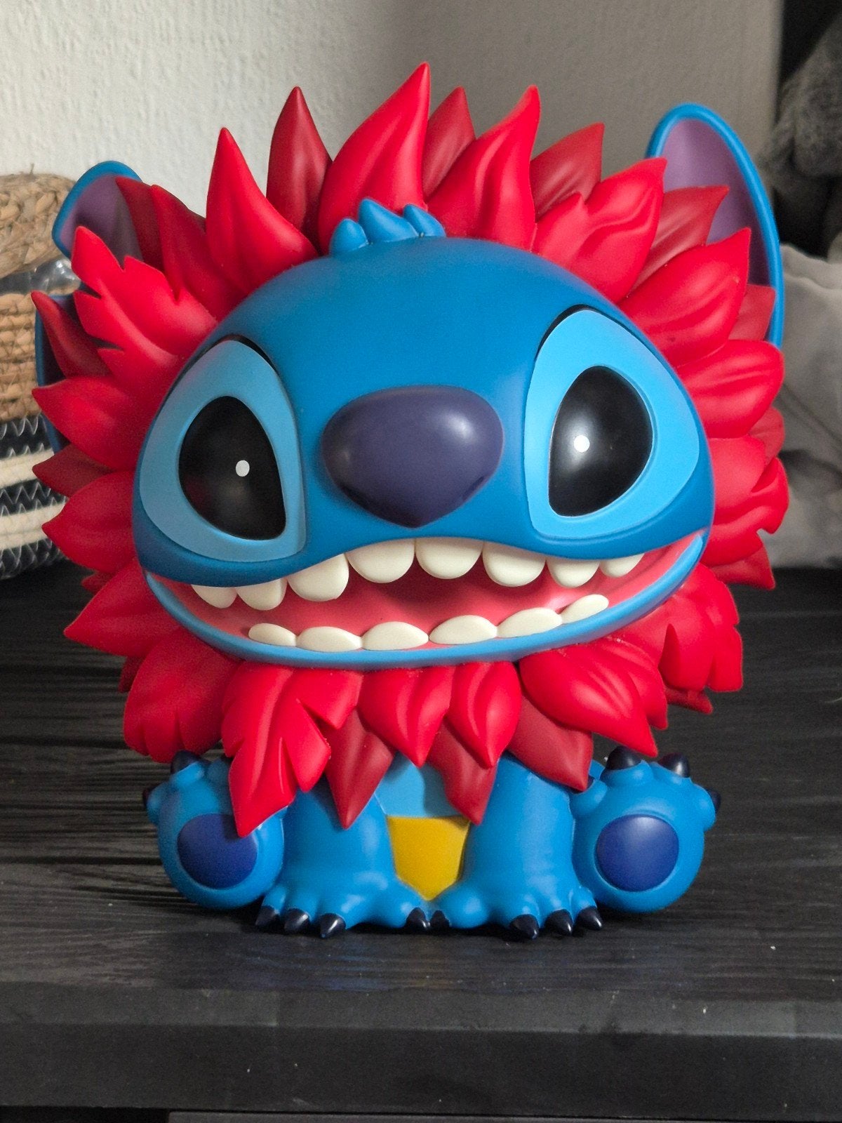 Disney Stitch in Lion King Costume Spaarpot Piggy bank, Verzamelen, Ophalen of Verzenden, Overige figuren, Zo goed als nieuw, Beeldje of Figuurtje