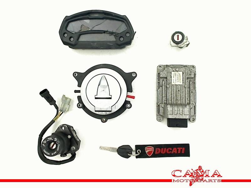 Slotenset Ducati Monster 796 2009-2010 (M796) 2012 28641852a, Cama Motorparts, Gebruikt, Info@cama-motorparts.nl, P.J. Troelstraweg 8, MAASSLUIS 3144 CX, Zuid Holland, , Nederland