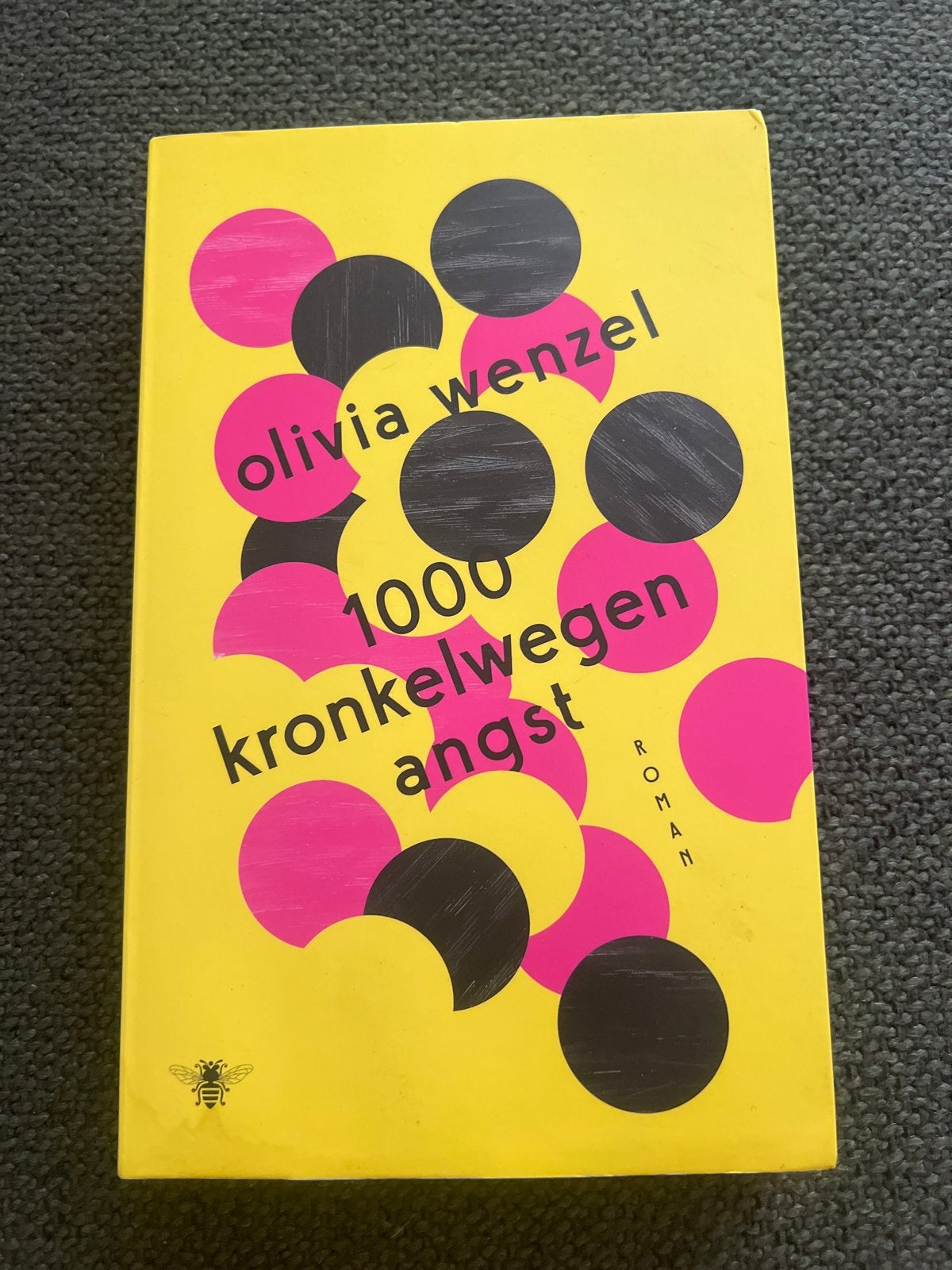 1000 kronkelwegen angst - Olivia Wenzel (Roman), Ophalen of Verzenden, Zo goed als nieuw, Europa overig
