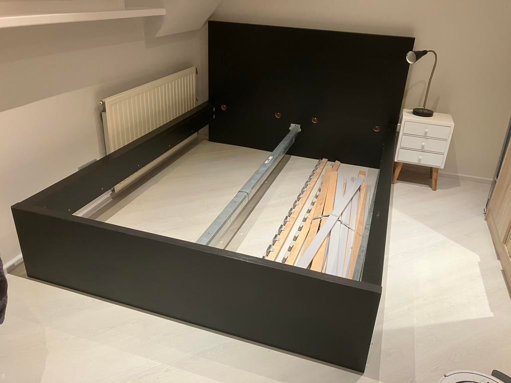 Ikea malm bed 140x200, Huis en Inrichting, Ophalen, Gebruikt, Zwart, Tweepersoons