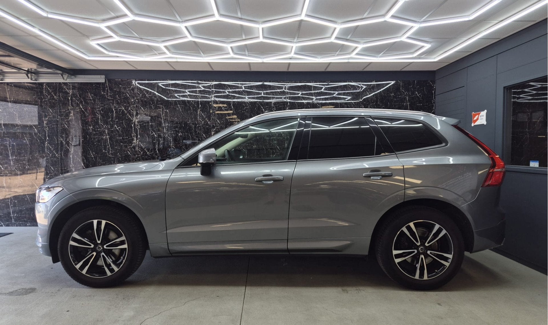 Volvo XC60 2.0 T5 Inscription /pano /Harman Kardon/ stoelver, 4 cilinders, Leder en Stof, 14 km/l, Bedrijf