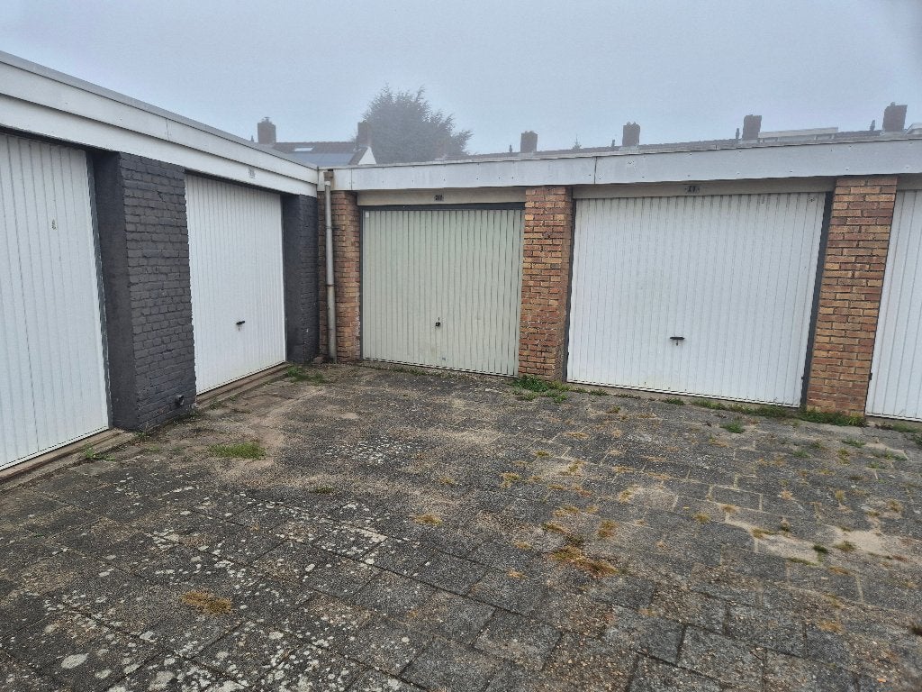 Grote Garagebox in Etten-Leur te Koop/Huur!, Noord-Brabant