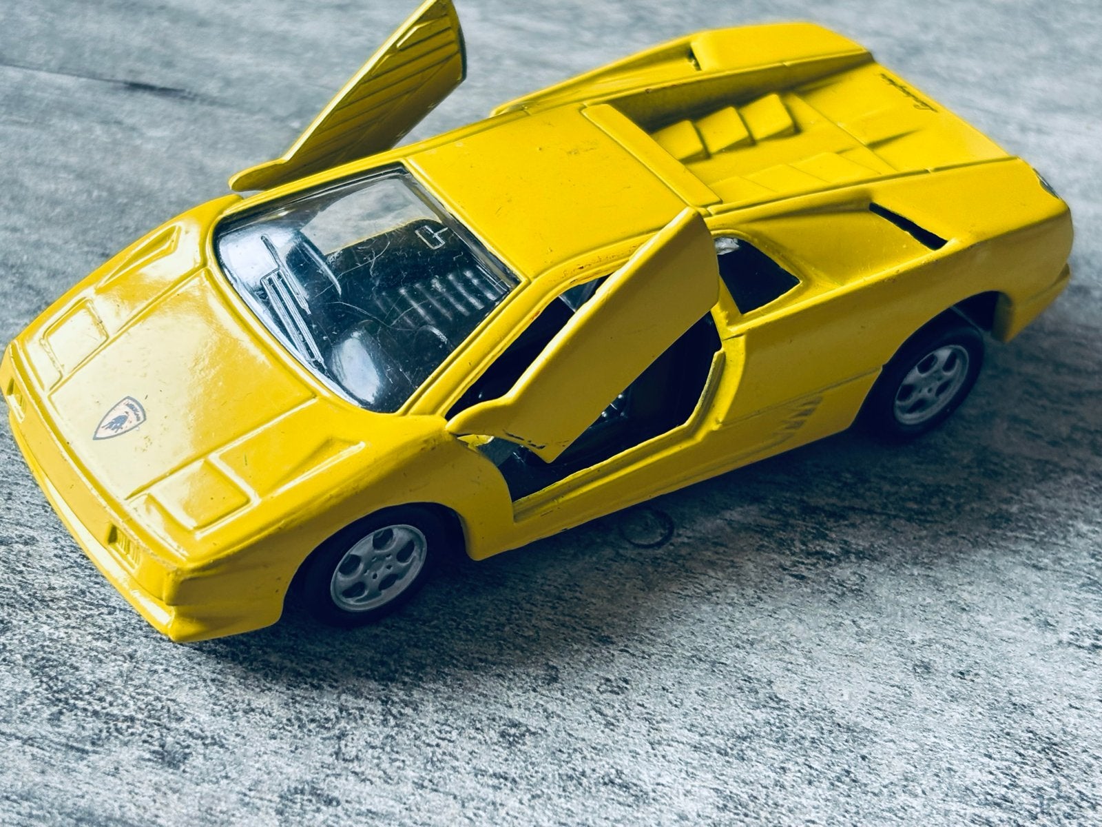 Maisto Shell Lamborghini Diablo Schaal 1:40 Geel, Hobby en Vrije tijd, Modelauto's | Overige schalen, Ophalen, Gebruikt, Overige typen