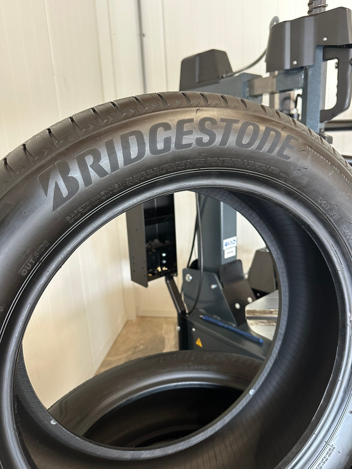 4 Stuks Bridgestone 225 55 19 Zomerbanden Inclusief Montage, 19 inch, Nieuw, Ophalen of Verzenden, 225/55 R19
