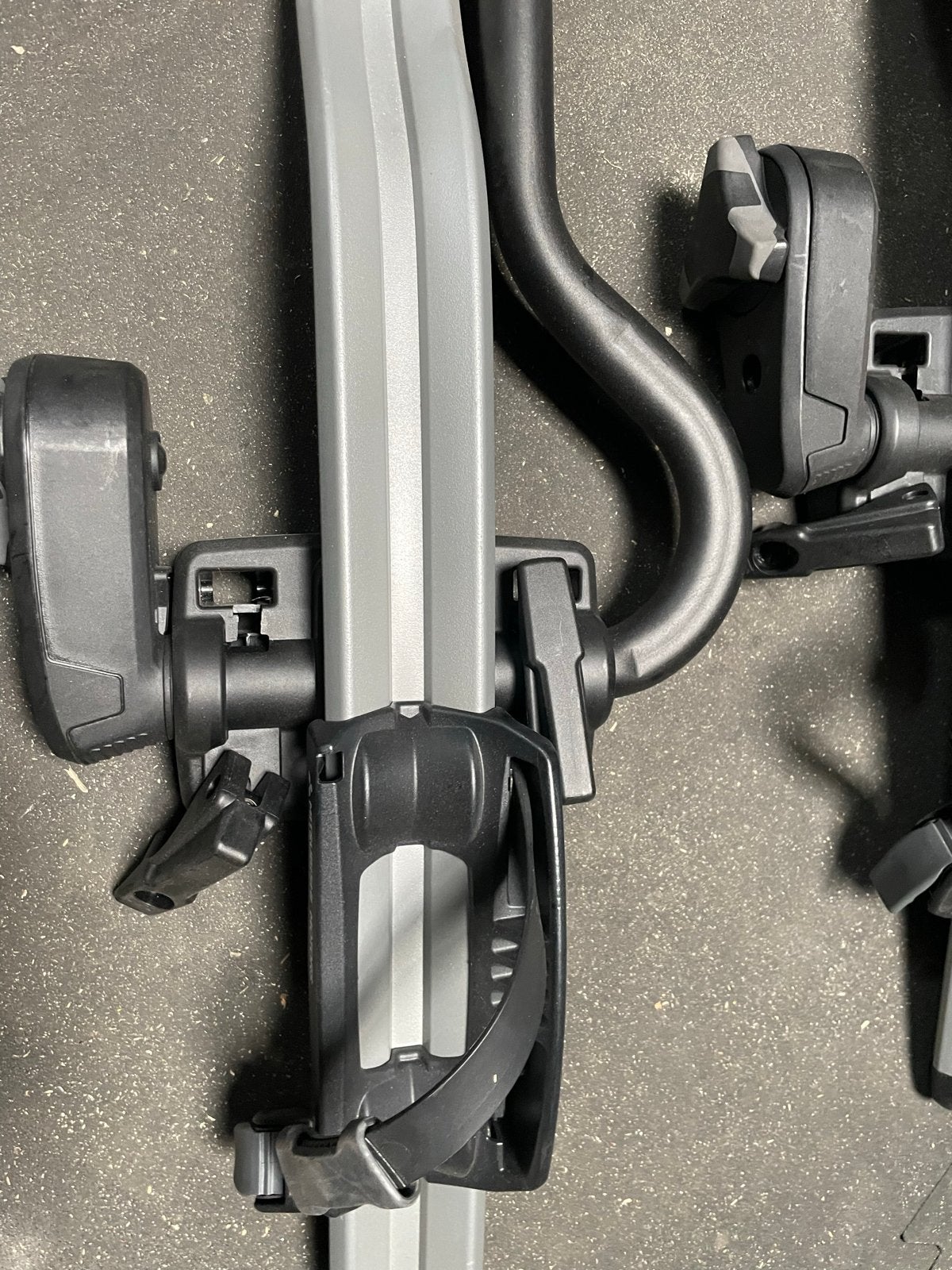Thule ProRide 598 dak fietsendragers (4 stuks) Mitsubishi, Ophalen, 3 fietsen of meer, Gebruikt, Dakdrager