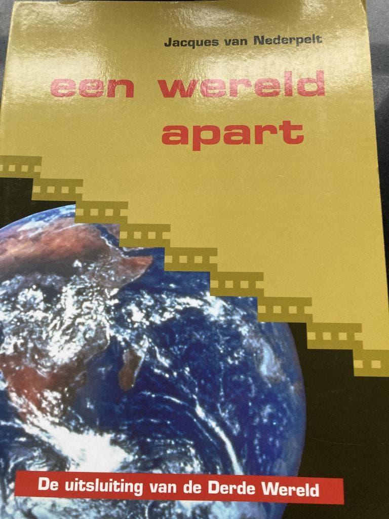 Een wereld apart ( de uitsluiting van de derde wereld), Boeken, Ophalen of Verzenden, Zo goed als nieuw, Jacques van Nederpelt