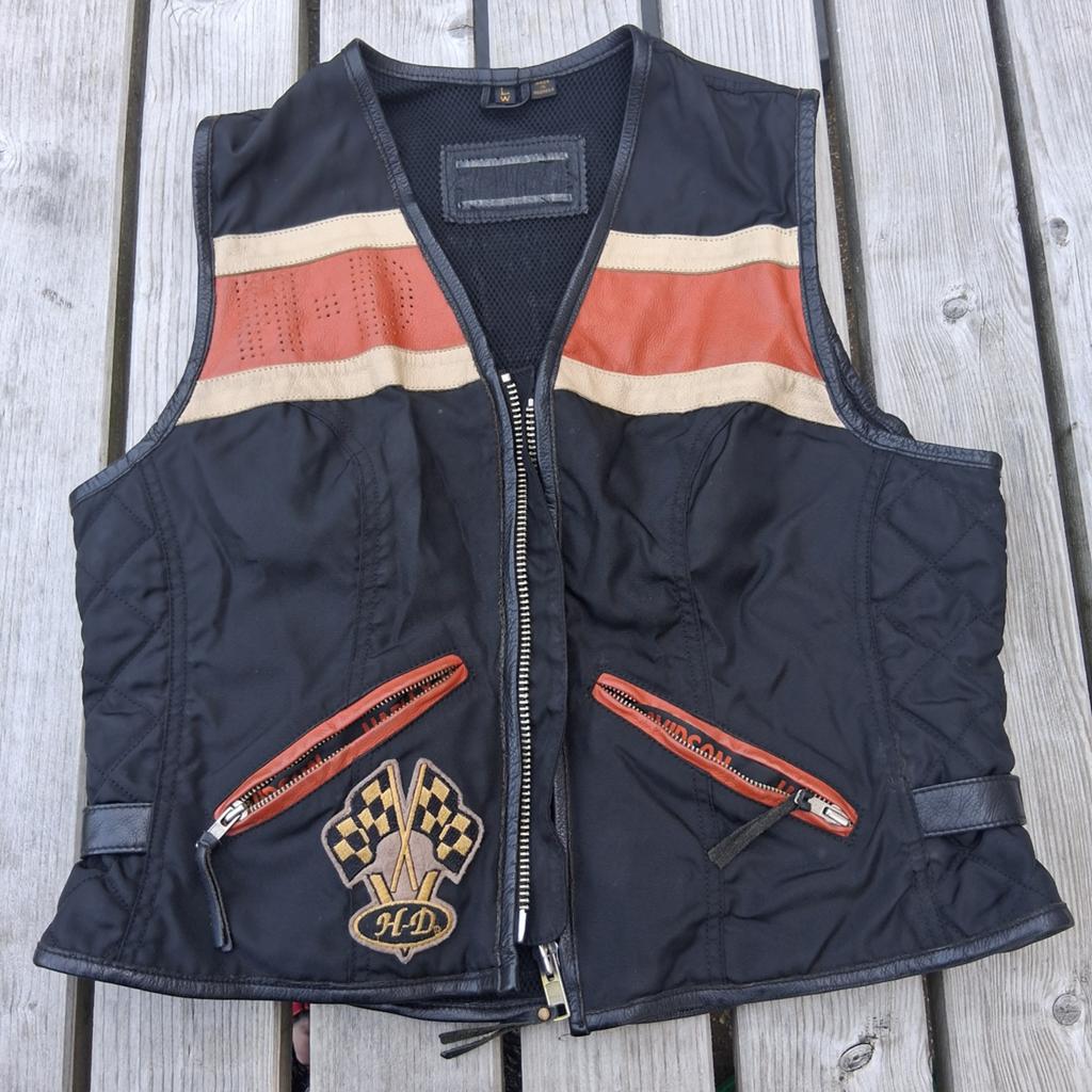 Harley-Davidson Leren Vest - Zwart met Oranje/Beige Details, Kleding | Dames, Overige Dameskleding, Harley-Davidson, Ophalen of Verzenden