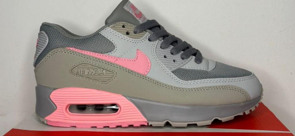 €40,- maat 37, Sportschoenen, Ophalen of Verzenden, Zo goed als nieuw, Grijs