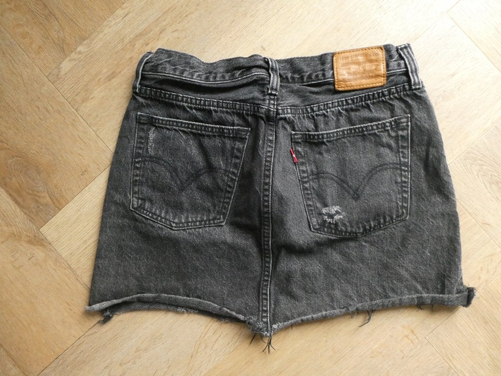 Zwarte Levi rok maat 28, Kleding | Dames, Rokken, Zwart, Ophalen of Verzenden, Zo goed als nieuw, Maat 36 (S)
