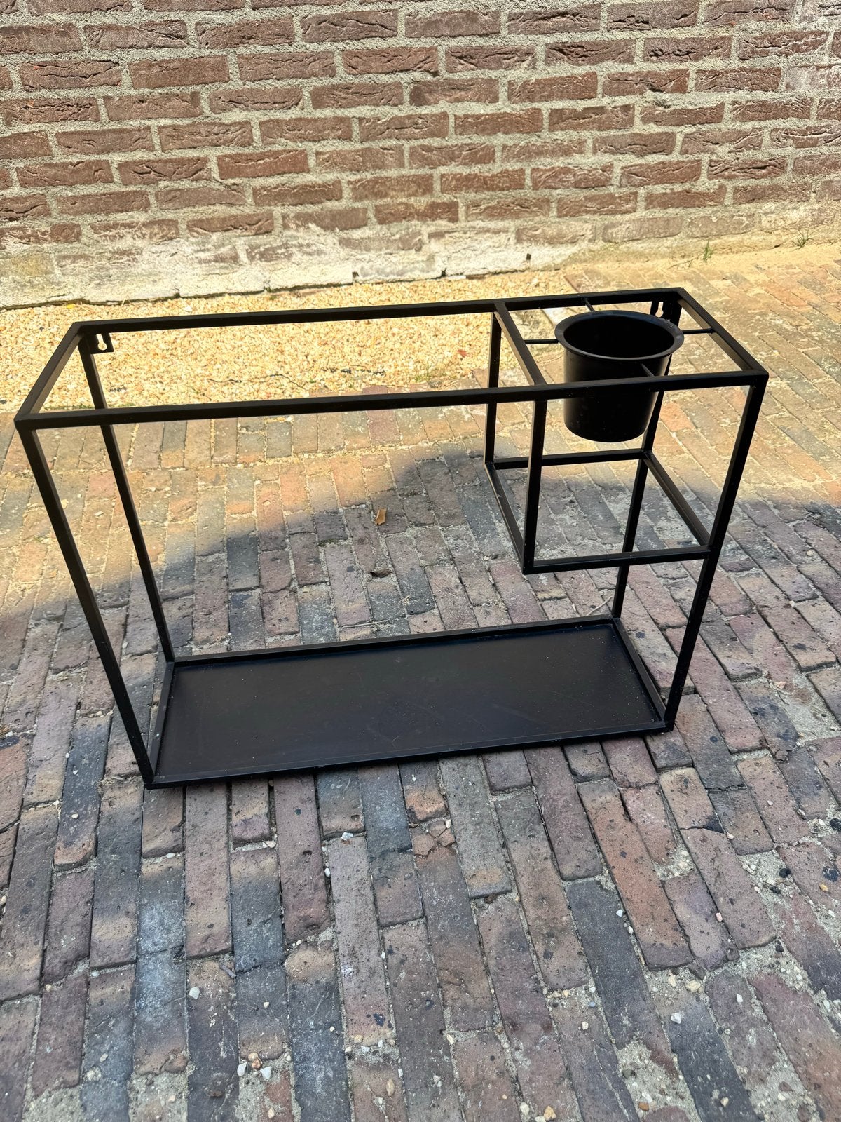 Stijlvol Zwart Metalen Wandrek met Bloempot, Ophalen, Gebruikt
