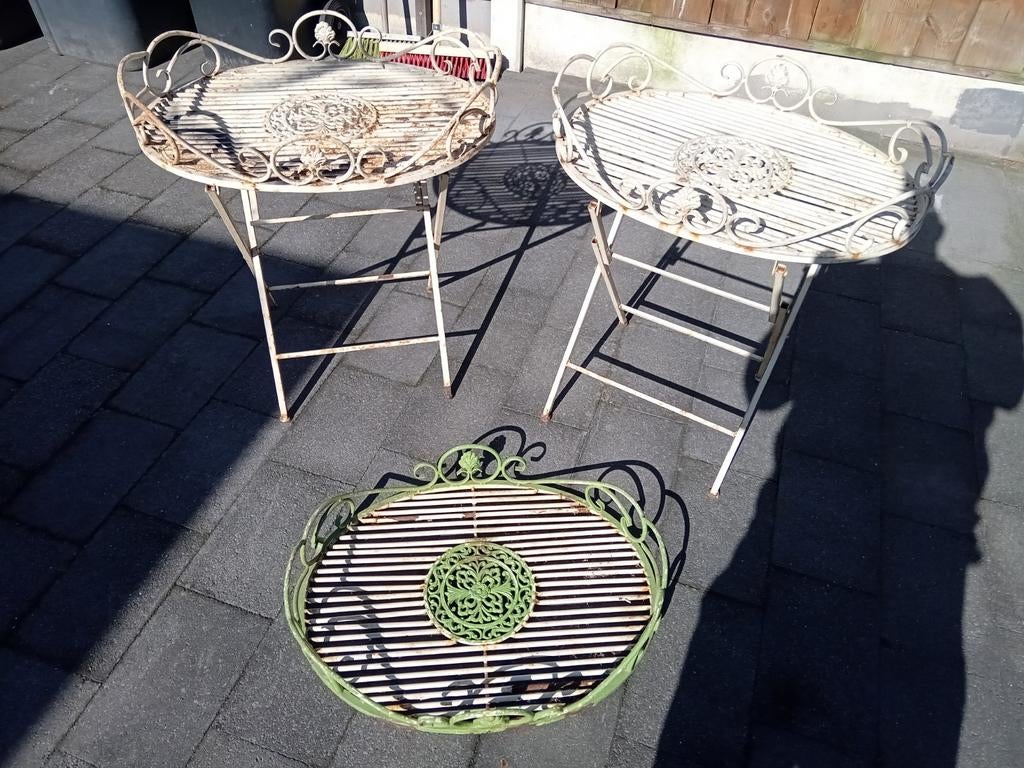 Tuintafel en dienblad, Ophalen