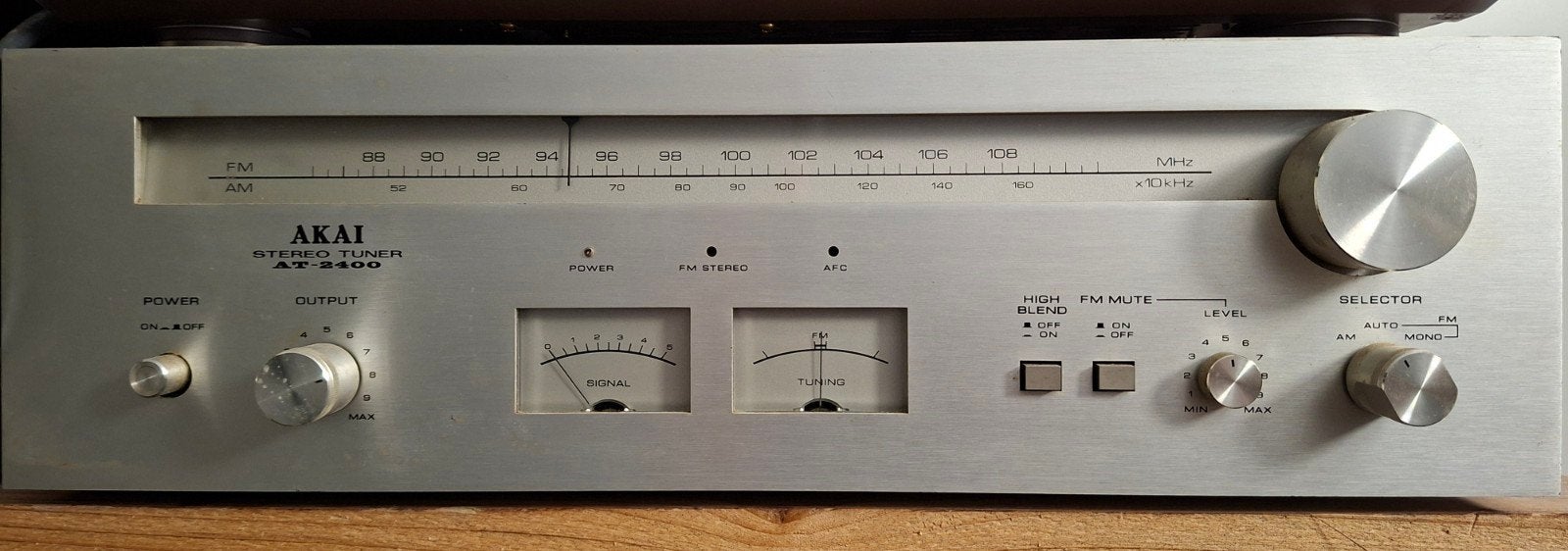 Akai AT-2400 Stereo Tuner - Vintage Hifi, Ophalen of Verzenden, Gebruikt, Analoog