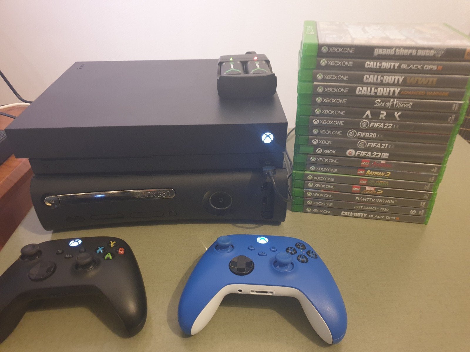 Xbox one X 1TB + 2 contr. + 17 games+batterijpack/oplader, Met games, Met 2 controllers, Ophalen of Verzenden, Zo goed als nieuw
