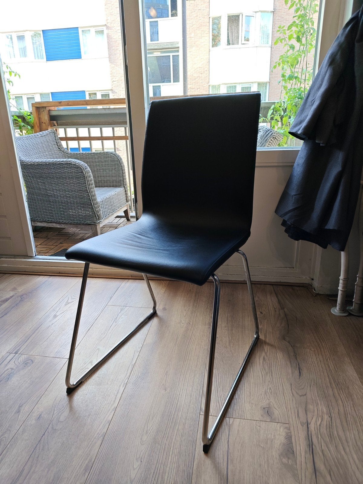 4x Zwarte Eetkamerstoelen - Makkelijk Stapelbaar, Ophalen, Zwart, Vier