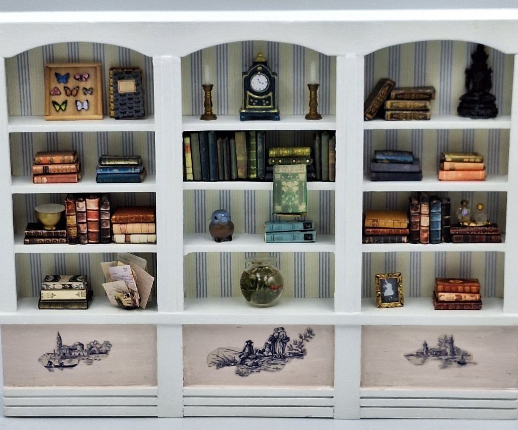 Goed gevulde boekenkast voor het poppenhuis, Ophalen of Verzenden, Zo goed als nieuw, Poppenhuis