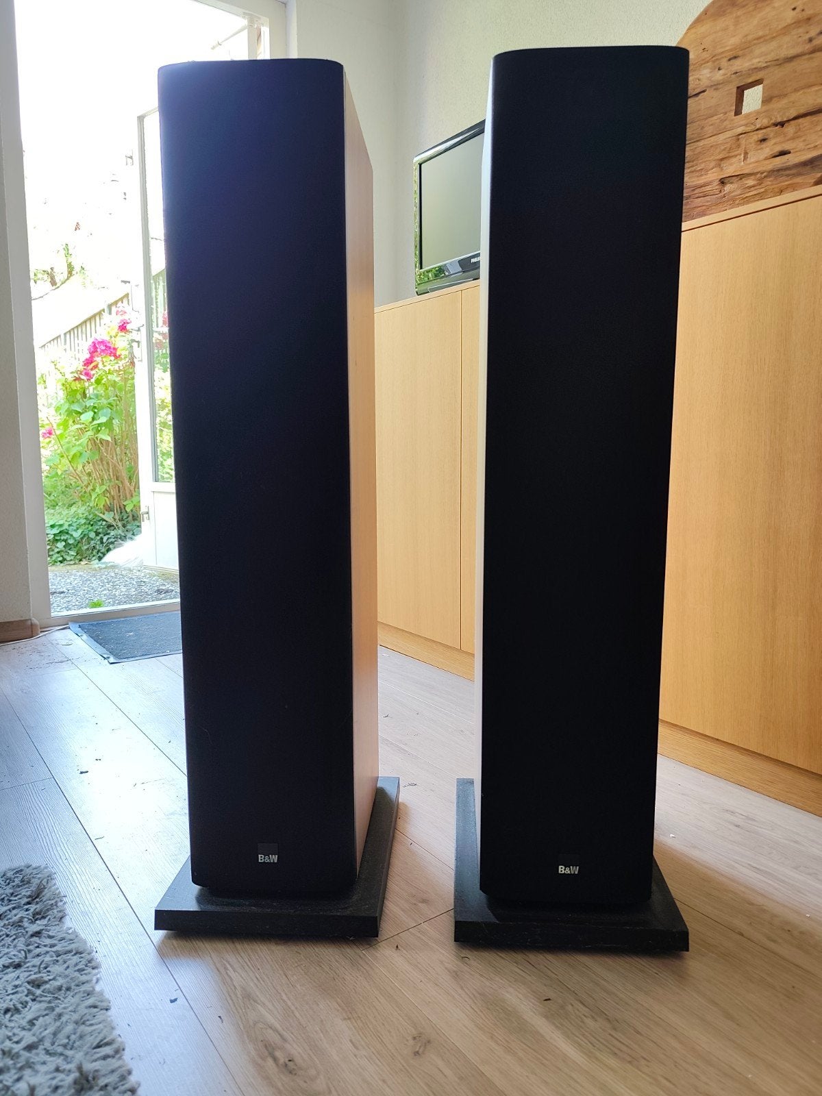 B&W Bowers & Wilkins 684 Vloerstaande Luidsprekers