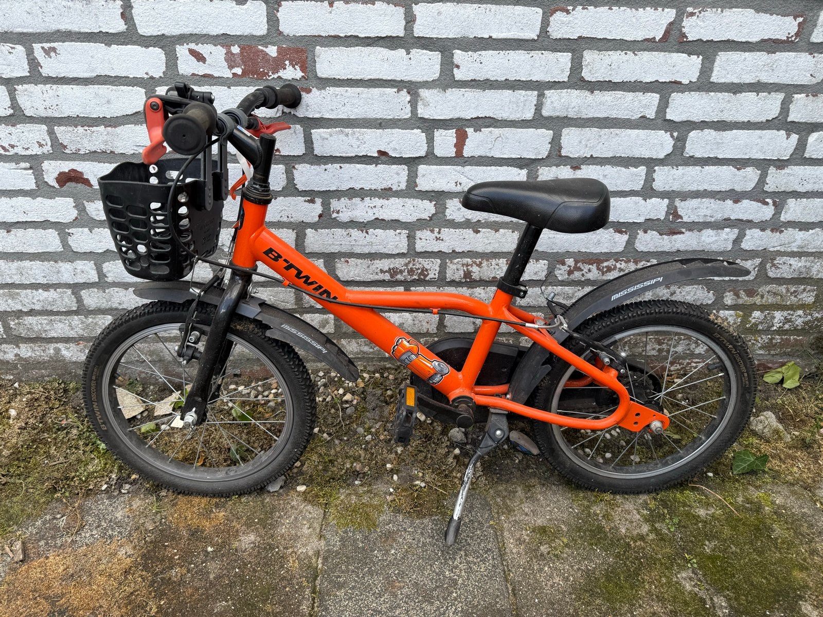 B'Twin kinderfiets 16 inch met mandje, Fietsen en Brommers, Fietsen | Kinderfietsjes, Ophalen, Gebruikt, Velgrem, 16 tot 20 inch