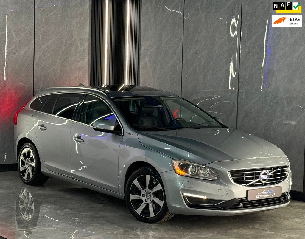 Volvo V60 2.4 D6 AWD Plug-In Hybrid Summum Automaat |Open Da, Auto's, Automaat, Automatische klimaatregeling, Zwart, Vierwielaandrijving