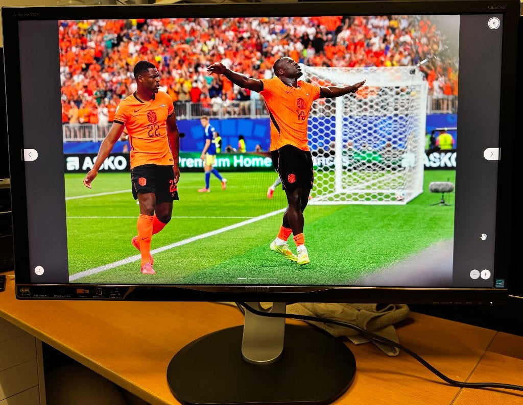 Philips Brilliance 328P6 (31,5" 4K UHD-monitor, 3840 x 2160), Ophalen, In hoogte verstelbaar, HDMI, 60 Hz of minder