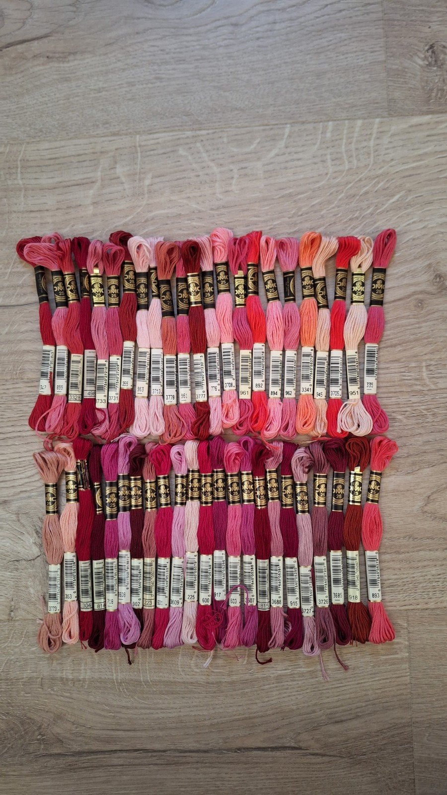 Borduurgaren merk DMC. rose/donkerrood., Hobby en Vrije tijd, Ophalen of Verzenden, Nieuw, Borduurgaren of Zijde