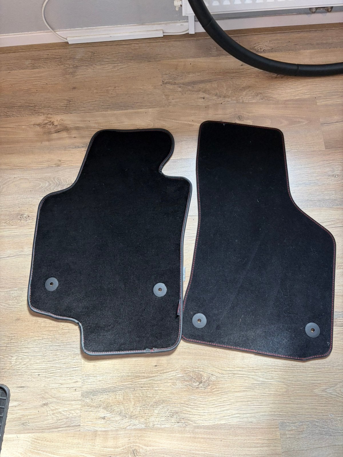 Seat leon fr automatten zwart-rode stiksels, Auto diversen, Automatten, Ophalen of Verzenden, Nieuw