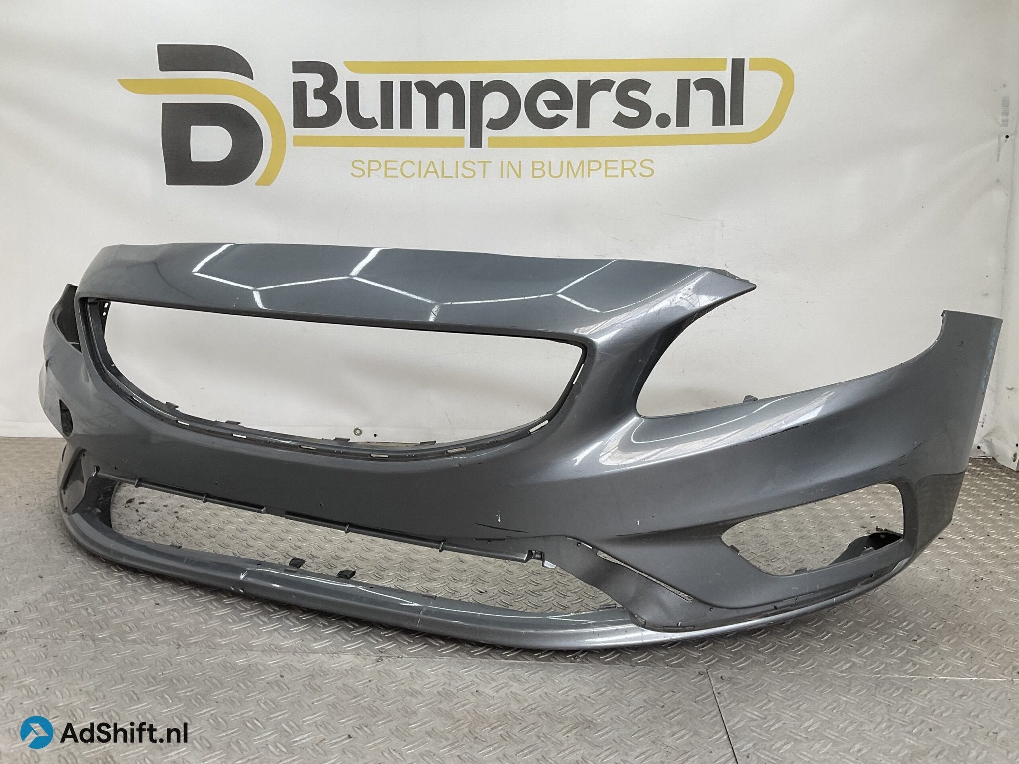 BUMPER Volvo V60 S60 2018-2022 31383136 VOORBUMPER E4-20817, Bumper
