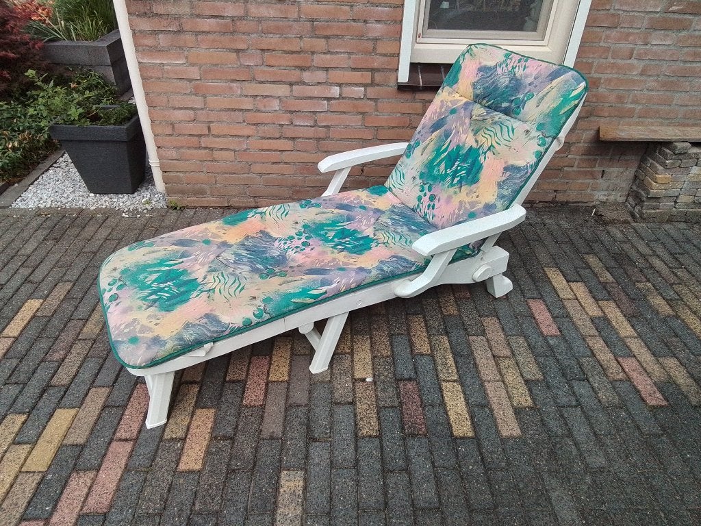 Verstelbare ligstoel met kussen, Tuin en Terras, Ligbedden, Ophalen of Verzenden, Gebruikt, Kunststof, Inklapbaar