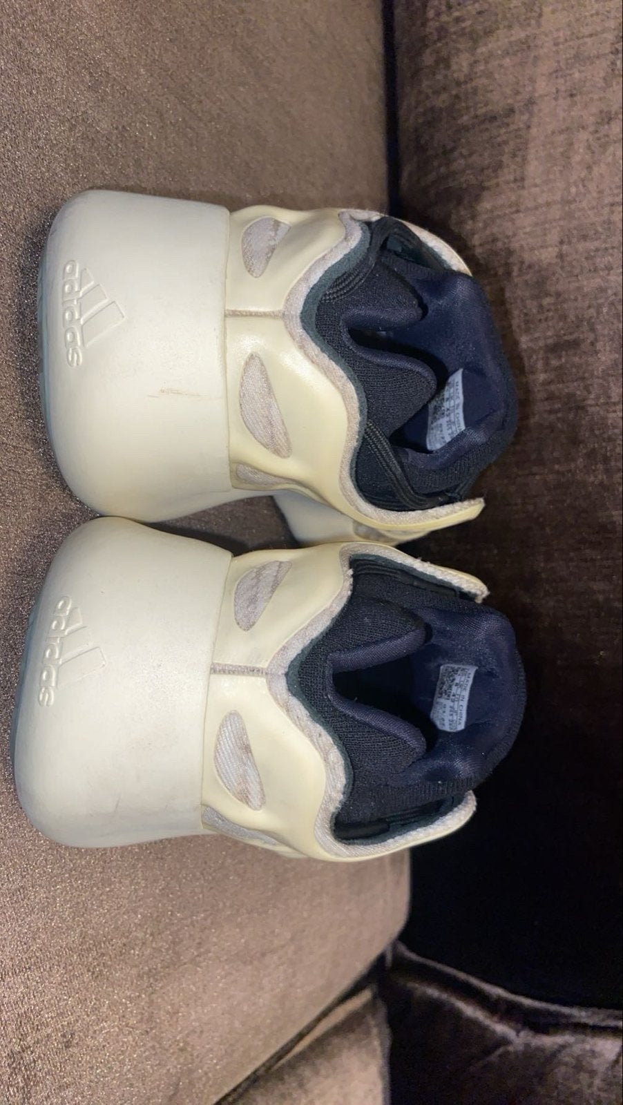 Adidas Yeezy 700 V3 maat 42 - Zo goed als nieuw, Ophalen, Zo goed als nieuw, Overige kleuren, Sneakers of Gympen