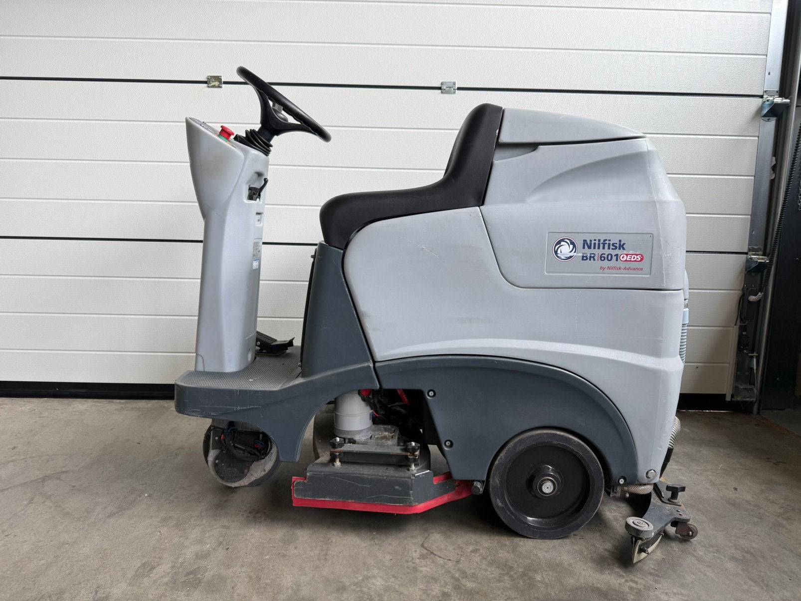 Nilfisk BR 601 EDS Opzit Schrobzuigmachine, Ophalen, Zo goed als nieuw, Schrobmachine