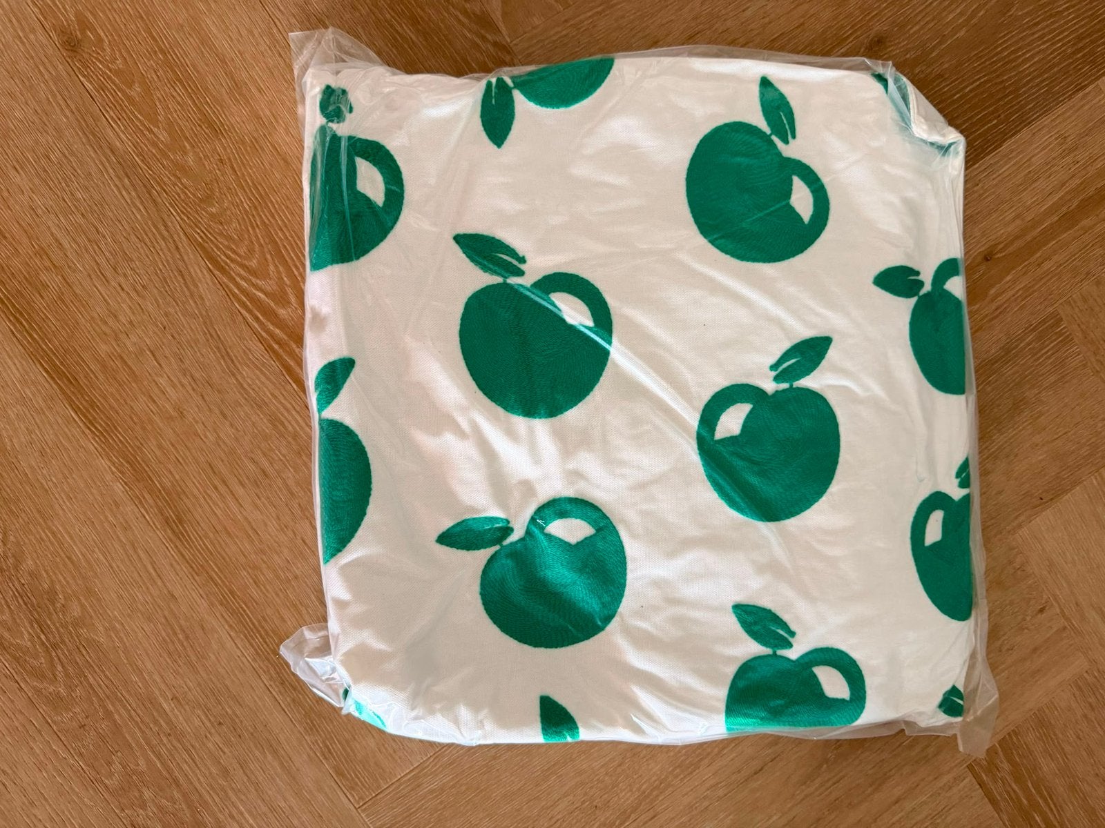 Kussen-motief appels, Huis en Inrichting, Ophalen of Verzenden, Nieuw, Groen, Vierkant