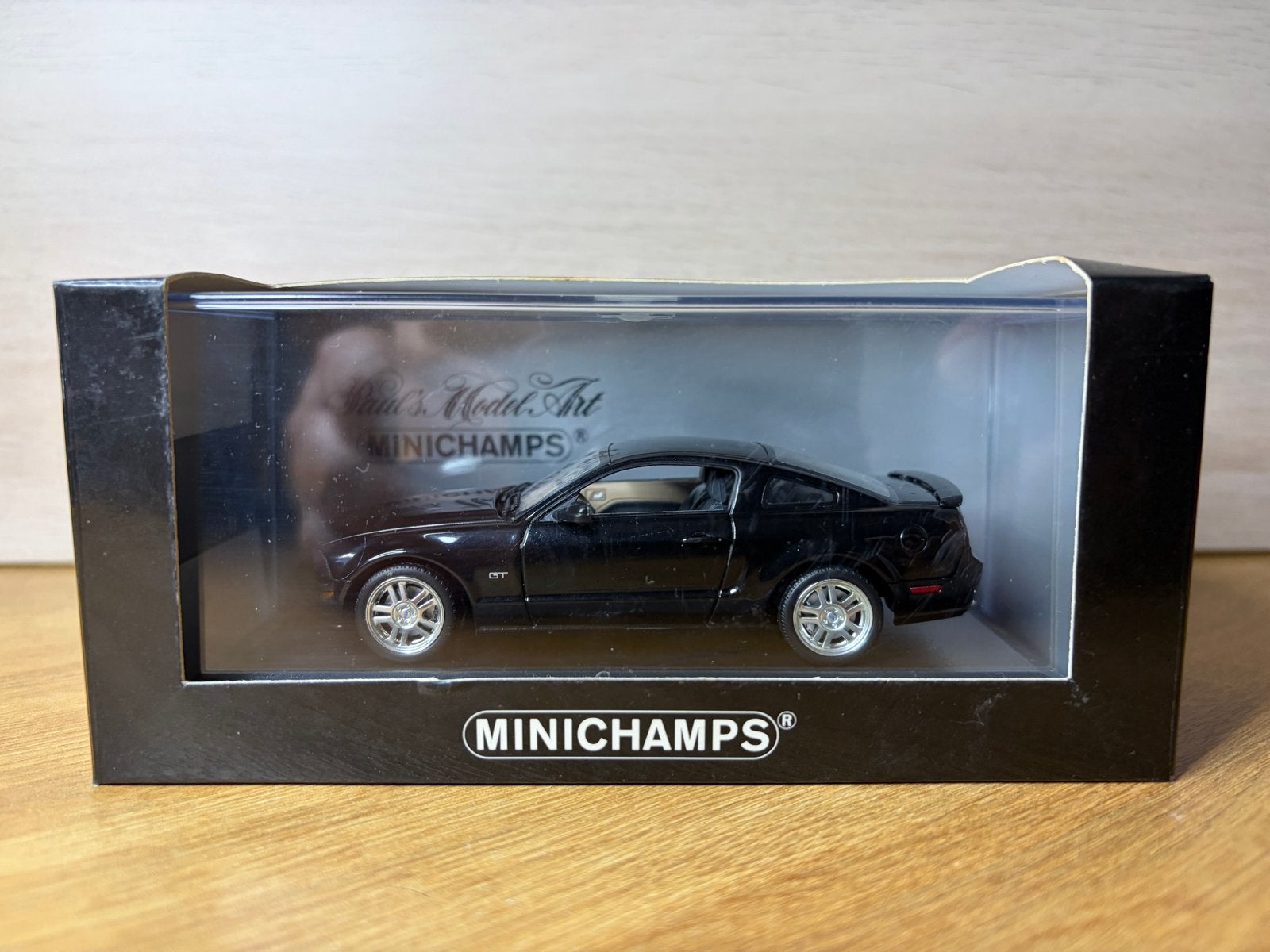 Minichamps Ford Mustang GT 2005 Zwart 1:43, Hobby en Vrije tijd, Modelauto's | 1:43, Zo goed als nieuw, Overige typen, Verzenden