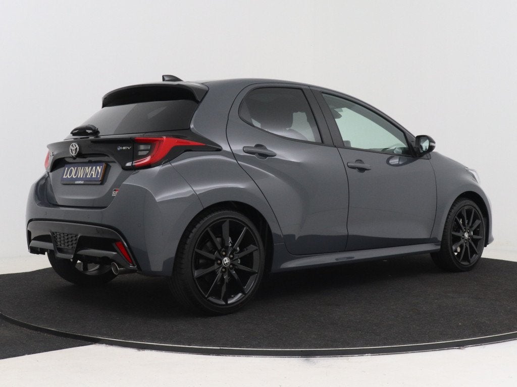Toyota Yaris Hybrid 130 GR Sport *Vraag Naar De Levertijd*, Auto's, 12 maanden, Automatische klimaatregeling, Zwart, Leder en Stof